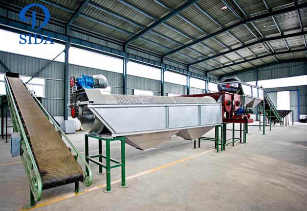 Cassava-receiving-conveying-machine